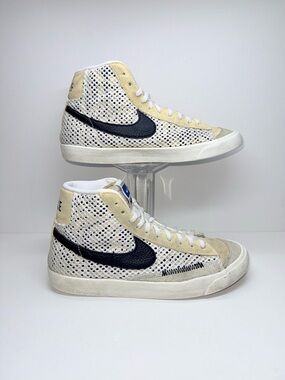 Nike High-Top Blazer'77 Sneakers in White, Black & Beige